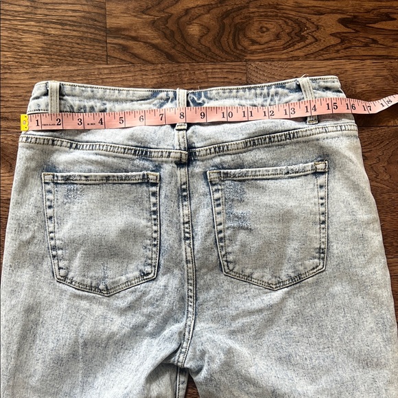 TNR Bleach Washed Distressed Women’s Jeans - Picture 7 of 11